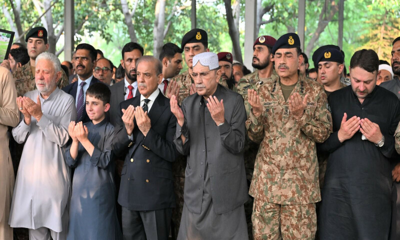 لیفٹننٹ کرنل ظہیرعباس طوری کے صاحبزادے 7 سالہ ارتضی عباس کی نماز جنازہ ادا کر دی گئی لیفٹننٹ کرنل ظہیرعباس طوری کے صاحبزادے 7 سالہ ارتضی عباس کی نماز جنازہ ادا کر دی گئی