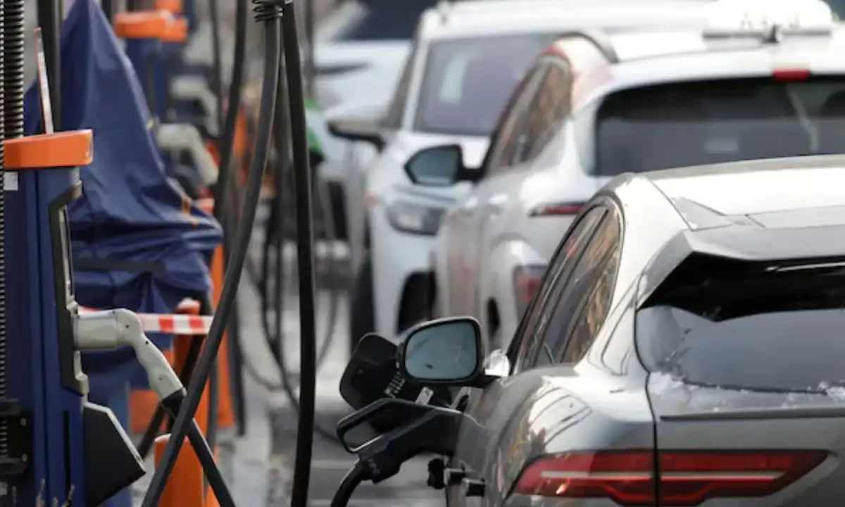 Cars get charged at a charging point in Oslo, Norway, December 11, 2024. REUTERS Cars get charged at a charging point in Oslo, Norway, December 11, 2024. REUTERS