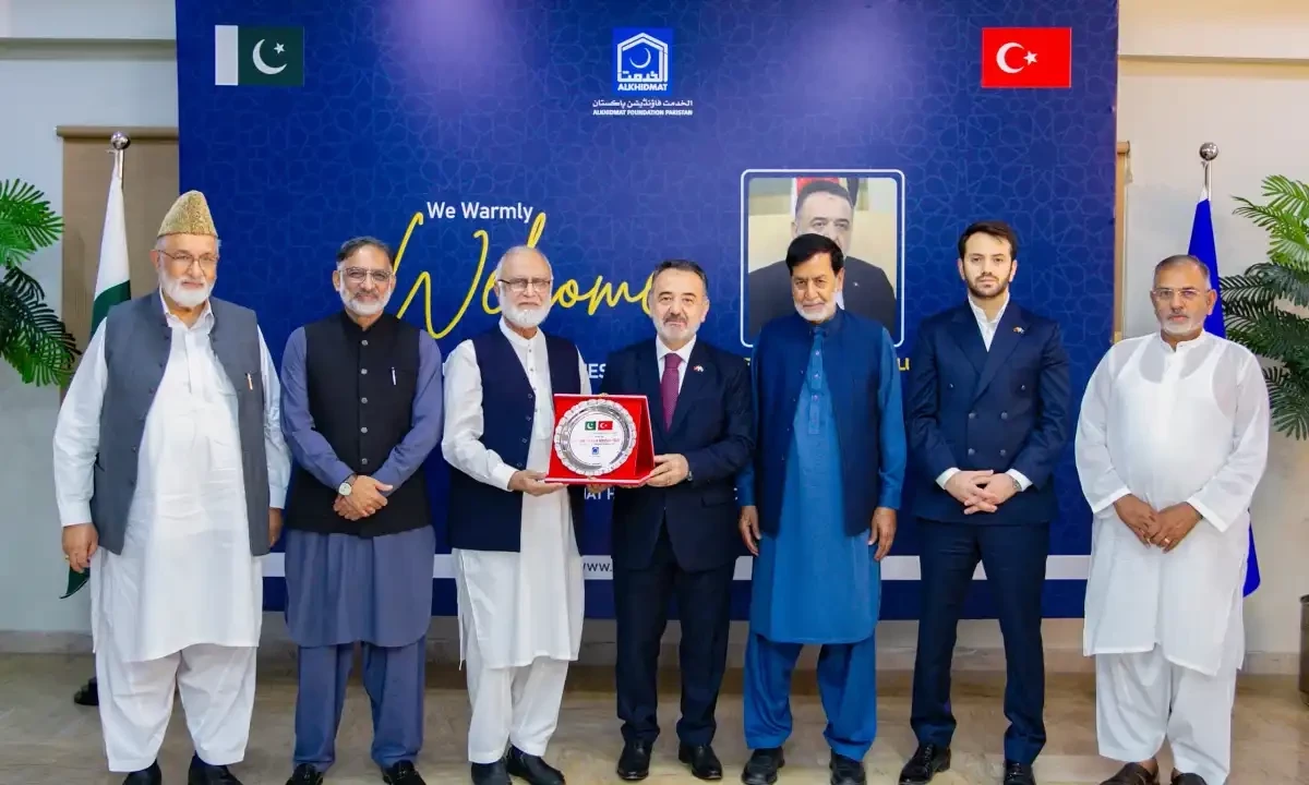 ترک سفیر کا الخدمت فاؤنڈیشن کے مرکزی دفتر کا دورہ