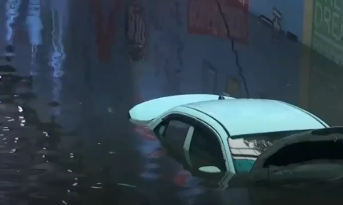 بحیرہ عرب میں طوفان سے بھارت میں تباہی، دارالحکومت ڈوب گیا