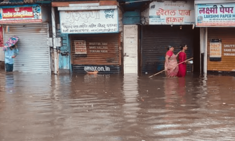 ممبئی میں شدید بارشوں سے تباہی، 107 سالہ ریکارڈ ٹوٹ گیا