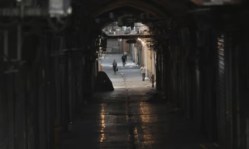 Closed shops in the Tehran Bazaar following the Israeli strikes on Iran, in the centre of Tehran, Iran, June 15, 2025. Photo: Reuters Closed shops in the Tehran Bazaar following the Israeli strikes on Iran, in the centre of Tehran, Iran, June 15, 2025. Photo: Reuters