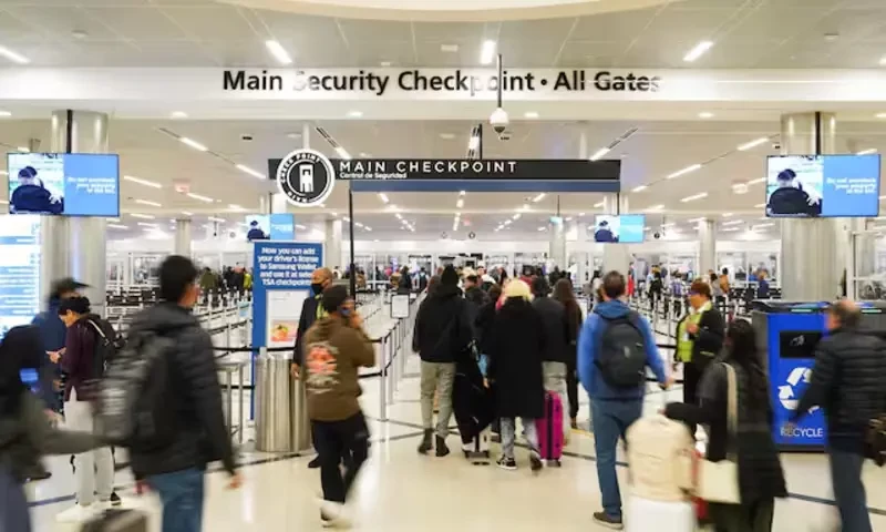 People walk through the Hartsfield-Jackson Atlanta International Airport, in Atlanta, Georgia, US, November 27, 2024. REUTERS People walk through the Hartsfield-Jackson Atlanta International Airport, in Atlanta, Georgia, US, November 27, 2024. REUTERS