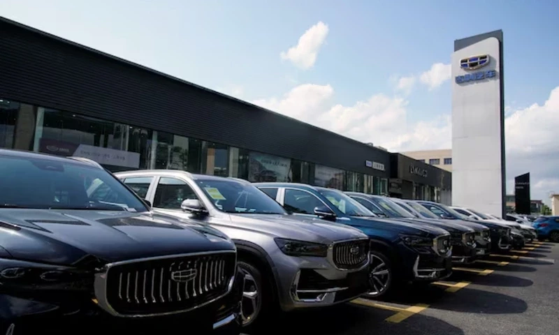 Geely vehicles and logo are seen at a car dealership in Shanghai, China August 17, 2021. Picture taken August 17, 2021. REUTERS Geely vehicles and logo are seen at a car dealership in Shanghai, China August 17, 2021. Picture taken August 17, 2021. REUTERS