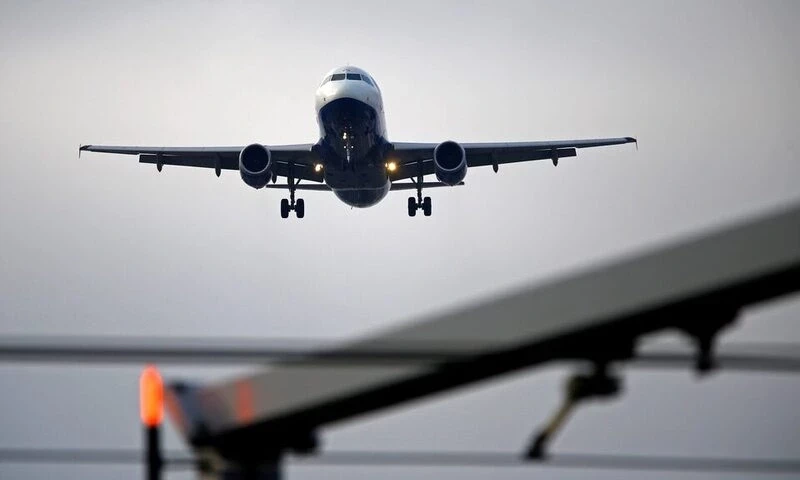 An airplane prepares to land at Cointrin airport in Geneva, Switzerland December 5, 2017. Reuters An airplane prepares to land at Cointrin airport in Geneva, Switzerland December 5, 2017. Reuters