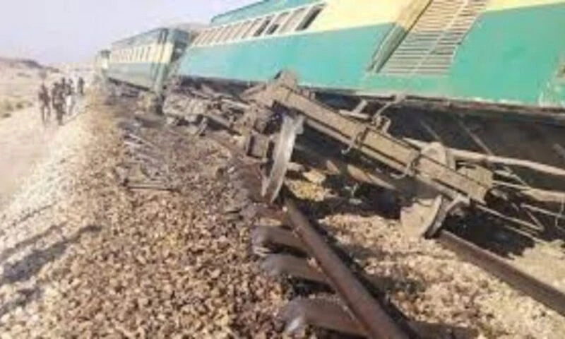 Two bogies derailed near Jacobabad. APP