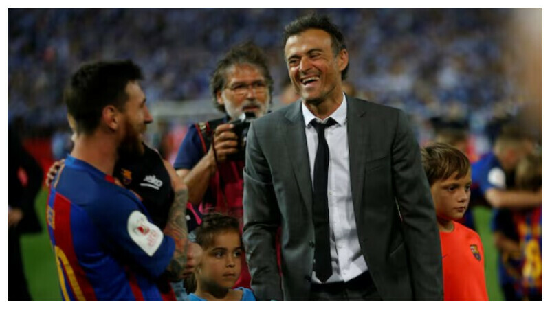 Barcelona’s Lionel Messi and Luis Enrique, with their children, celebrate at the end of the match/Reuters Barcelona’s Lionel Messi and Luis Enrique, with their children, celebrate at the end of the match/Reuters