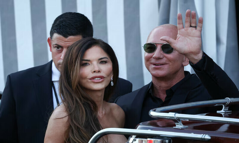 Amazon founder Jeff Bezos and his wife Lauren Sanchez Bezos leave the Aman Venice hotel, on the third day of their wedding festivities, in Venice, Italy. – Reuters Amazon founder Jeff Bezos and his wife Lauren Sanchez Bezos leave the Aman Venice hotel, on the third day of their wedding festivities, in Venice, Italy. – Reuters