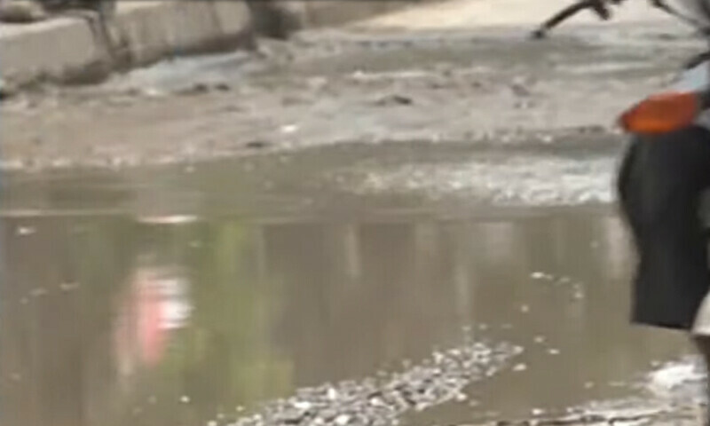 کراچی میں بارش کی کہانی وہی پرانی، ذمہ دار کون؟