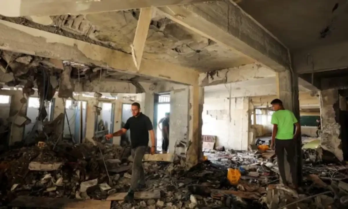 غزہ میں اسرائیلی حملے میں فلسطینی نوجوان سائیکل سوار بال بال بچ گیا