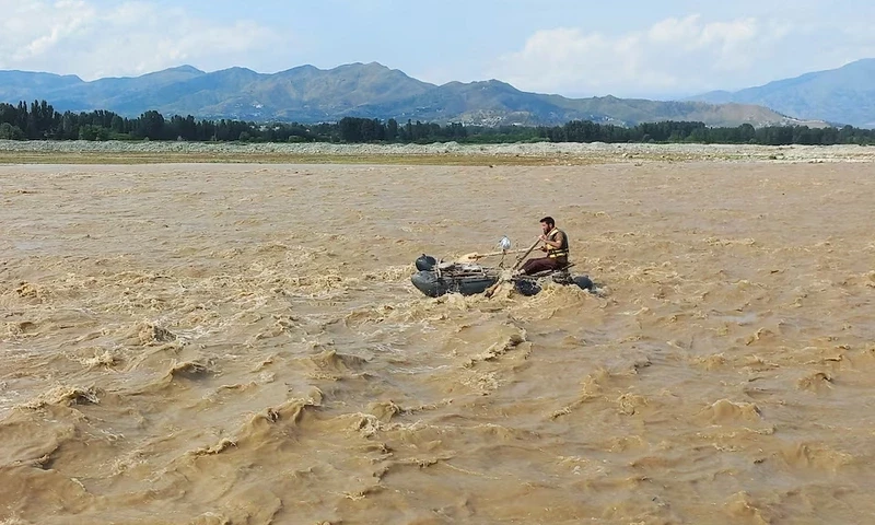 A rescue worker rows a raft while searching for survivors, after tourists, who were on a picnic, were swept away by overflowing floodwaters in the Swat River, in Swat Valley in Pakistan June 27, 2025. REUTERS A rescue worker rows a raft while searching for survivors, after tourists, who were on a picnic, were swept away by overflowing floodwaters in the Swat River, in Swat Valley in Pakistan June 27, 2025. REUTERS