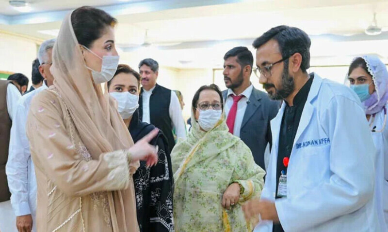 ڈی ایچ کیو پاکپتن اسپتال میں 20 بچوں کی اموات کا معاملہ؛ انتظامی افسران کے تبادلے