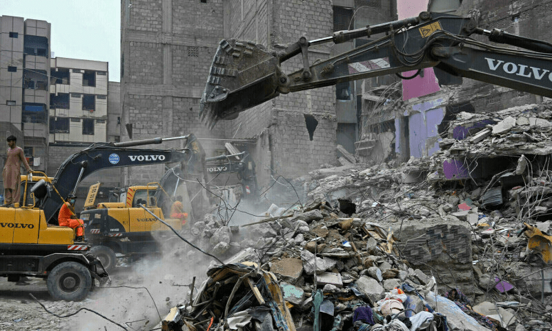 سانحہ لیاری؛ ایس بی سی اے نے سیل عمارت گرانے کا کام روک دیا