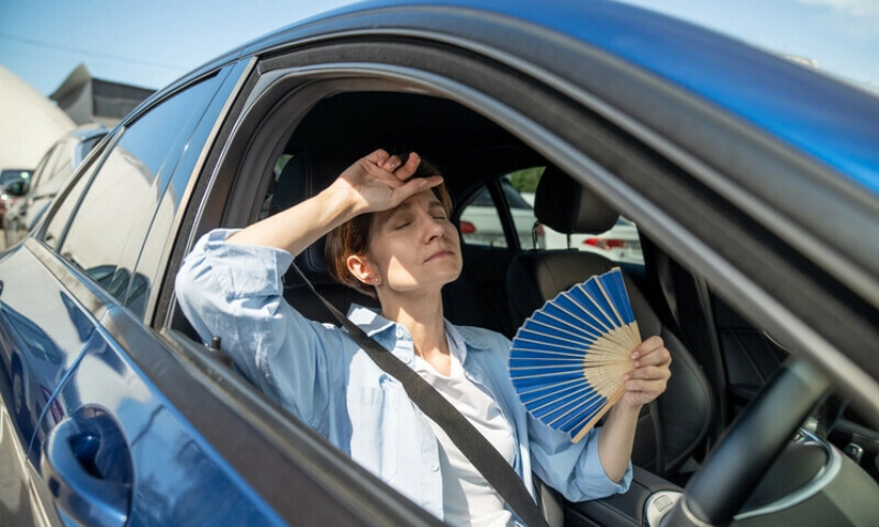 گرمیوں میں تپتی گاڑی کو فوری ٹھنڈا کریں وہ بھی بغیر اے سی کے