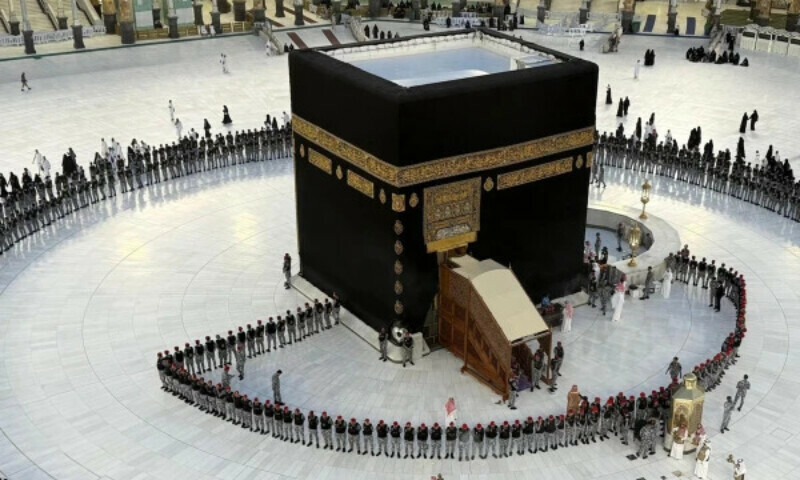 خانہ کعبہ کو آب زم زم اور عرقِ گلاب سے غسل دے دیا گیا