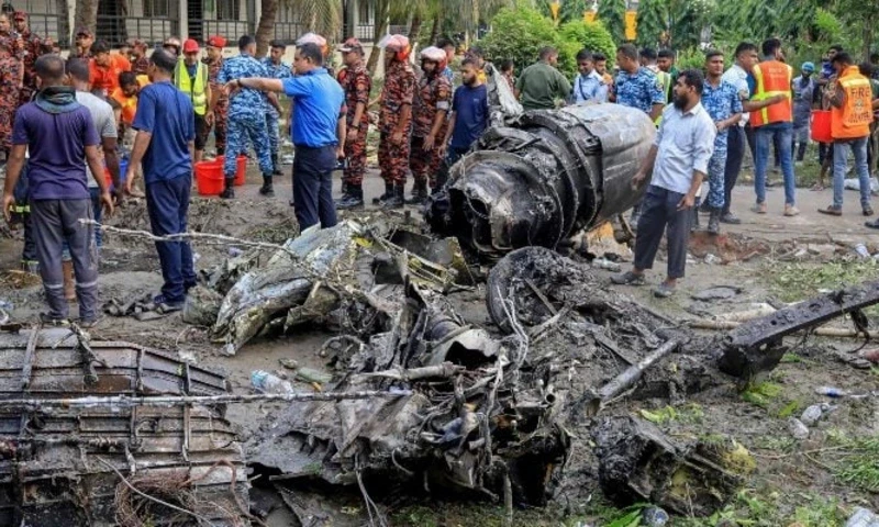Bangladesh’s fire service and security personnel conduct a search and rescue operation after an Air Force training jet crashed into a school in Dhaka on July 21. Photo via AFP Bangladesh’s fire service and security personnel conduct a search and rescue operation after an Air Force training jet crashed into a school in Dhaka on July 21. Photo via AFP