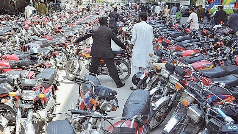 پارکنگ فیس پر پابندی بے اثر، کراچی میں مافیا بے لگام