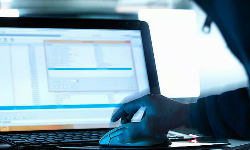 یو اے ای میں ’فوری ویزہ فراڈ‘ کمپنیاں لوگوں کو کیسے دھوکا دے رہی ہیں؟