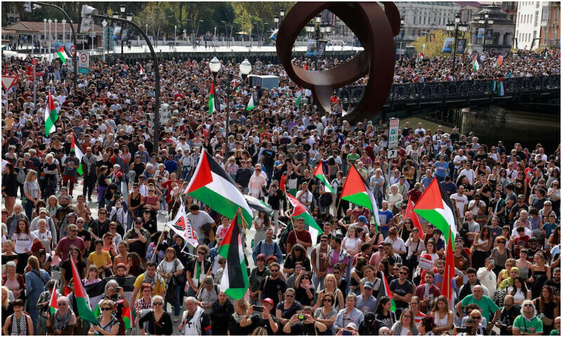People hold flags during a demonstration in support of Palestinians, organised by Palestinarekin Elkartasuna (Solidarity With Palestine), in Bilbao, Spain, October 5, 2024. REUTERS