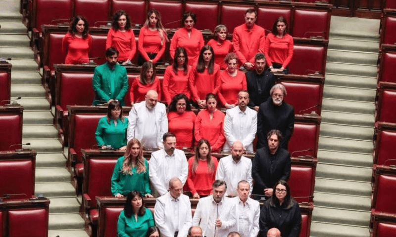 اٹلی: ارکانِ پارلیمنٹ کا فلسطینی پرچم کے رنگوں والے لباس پہن کر فلسطینیوں سے اظہار یکجہتی