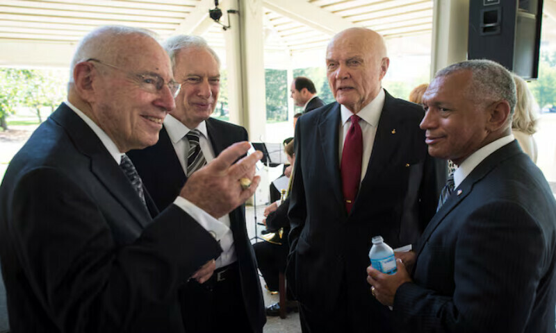 Apollo 13 astronaut Jim Lovell (L to R), former NASA Administrator Dan Goldin, Senator John Glenn and NASA Administrator Charles Bolden talk at a private memorial service observing the life of Neil Armstrong at the Camargo Club in Cincinnati, Ohio, in this August 31, 2012, photo. – Reuters file Apollo 13 astronaut Jim Lovell (L to R), former NASA Administrator Dan Goldin, Senator John Glenn and NASA Administrator Charles Bolden talk at a private memorial service observing the life of Neil Armstrong at the Camargo Club in Cincinnati, Ohio, in this August 31, 2012, photo. – Reuters file