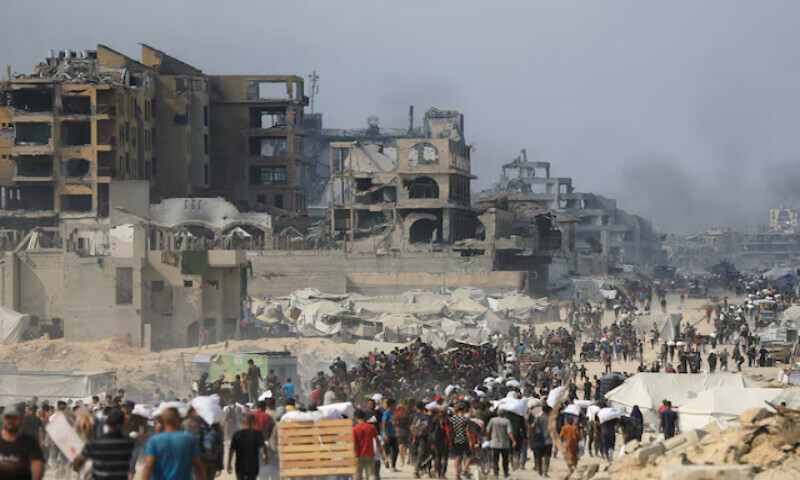 Palestinians carry aid supplies they collected from trucks in Beit Lahia, in the northern Gaza Strip. – Reuters file Palestinians carry aid supplies they collected from trucks in Beit Lahia, in the northern Gaza Strip. – Reuters file