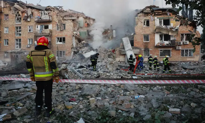 Rescuers work at the site of an apartment building which was hit by a Russian missile and drone strike in Kyiv, Ukraine, om Thursday. – Reuters Rescuers work at the site of an apartment building which was hit by a Russian missile and drone strike in Kyiv, Ukraine, om Thursday. – Reuters