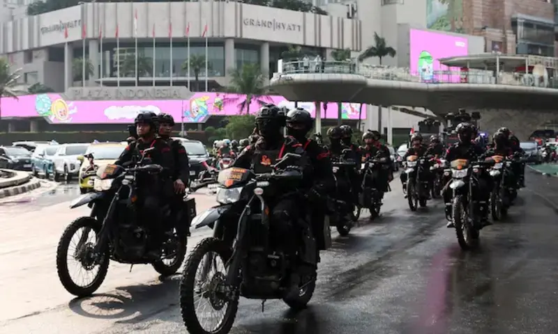 Riot police drive past the city center during a patrol amid the widespread anti-government protests and rioting over issues such as extra pay for parliamentarians and housing allowances led by student group that resulted into riots rocked Southeast Asia’s largest economy, in Jakarta, Indonesia, August 31, 2025. REUTERS Riot police drive past the city center during a patrol amid the widespread anti-government protests and rioting over issues such as extra pay for parliamentarians and housing allowances led by student group that resulted into riots rocked Southeast Asia’s largest economy, in Jakarta, Indonesia, August 31, 2025. REUTERS
