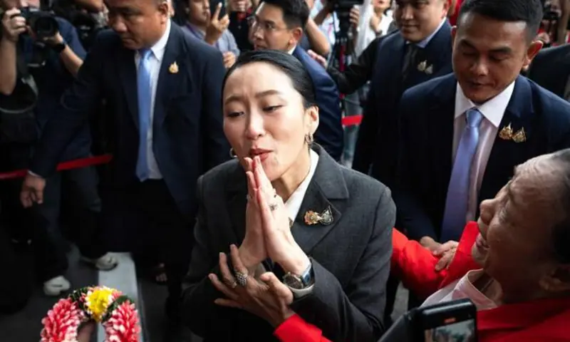 Thailand’s prime minister Paetongtarn Shinawatra, center, and her cabinet were sacked on Aug. 29, 2025 over her handling of the country’s border row with Cambodia. (AFP) Thailand’s prime minister Paetongtarn Shinawatra, center, and her cabinet were sacked on Aug. 29, 2025 over her handling of the country’s border row with Cambodia. (AFP)