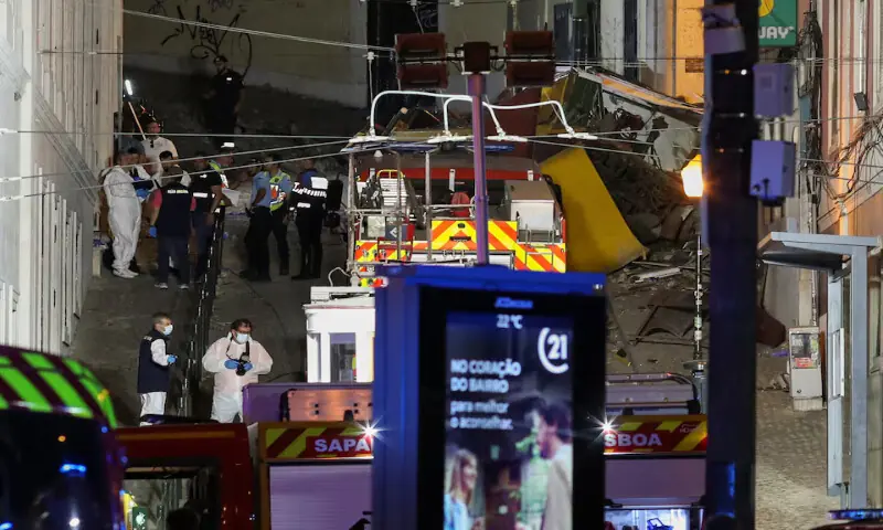 Members of Criminal Investigation Police work at the site of an accident involving Lisbon’s Gloria funicular in Lisbon, Portugal. – Reuters Members of Criminal Investigation Police work at the site of an accident involving Lisbon’s Gloria funicular in Lisbon, Portugal. – Reuters