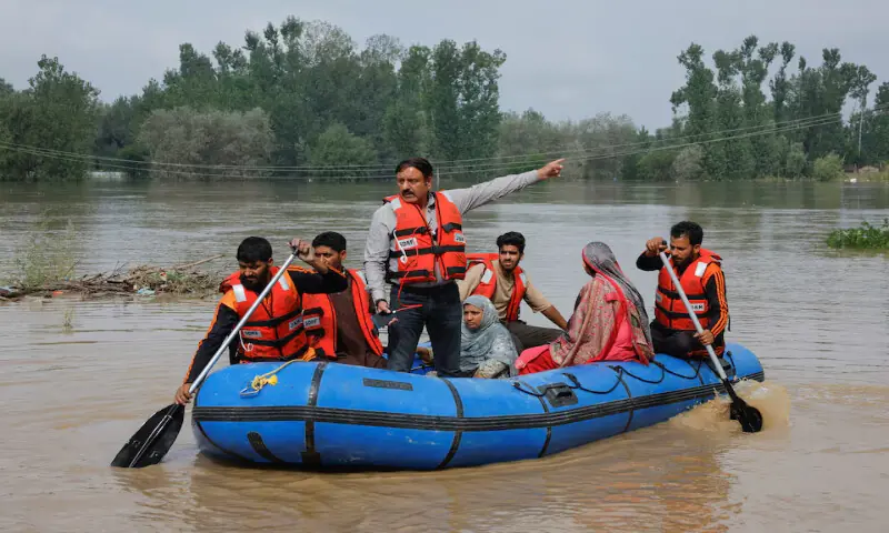 Members of the National Disaster Response Force and State Disaster Response Force rescue people trapped in their homes due to the rising water levels due to a breach in the Jhelum River bund at Zoonipora village in Indian-occupied Kashmir’s Budgam district. – Reuters Members of the National Disaster Response Force and State Disaster Response Force rescue people trapped in their homes due to the rising water levels due to a breach in the Jhelum River bund at Zoonipora village in Indian-occupied Kashmir’s Budgam district. – Reuters