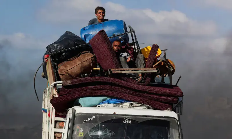 Displaced Palestinians transport their belongings in a vehicle as they flee amid an Israeli military operation, following an Israeli evacuation order, in Gaza City, September 9, 2025. REUTERS Displaced Palestinians transport their belongings in a vehicle as they flee amid an Israeli military operation, following an Israeli evacuation order, in Gaza City, September 9, 2025. REUTERS