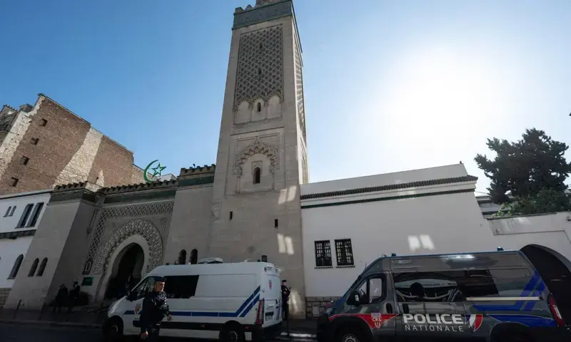 French police officers can be seen in front of the mosque prior at the Grand Mosque of Paris, on May 5, 2025. © Bertrand Guay, AFP file picture French police officers can be seen in front of the mosque prior at the Grand Mosque of Paris, on May 5, 2025. © Bertrand Guay, AFP file picture