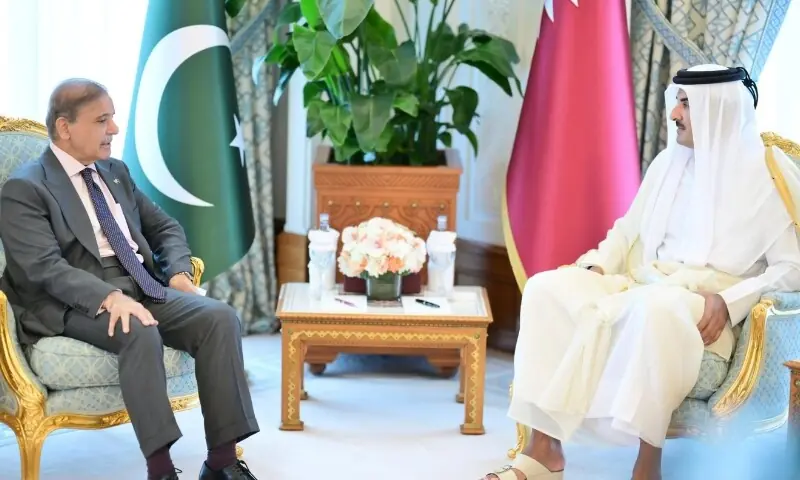 ’اسرائیلی جارحیت پر قطر کے ساتھ کھڑے ہیں‘، وزیراعظم کی امیرِ قطر سے اظہارِ یکجہتی