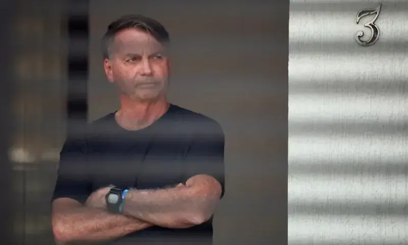 Brazil’s former President Jair Bolsonaro stands at his home while under house arrest, ordered by Supreme Court Justice Alexandre de Moraes, as he awaits trial over an alleged plot to overturn the 2022 election, in Bras?lia, Brazil, August 14, 2025. REUTERS Brazil’s former President Jair Bolsonaro stands at his home while under house arrest, ordered by Supreme Court Justice Alexandre de Moraes, as he awaits trial over an alleged plot to overturn the 2022 election, in Bras?lia, Brazil, August 14, 2025. REUTERS