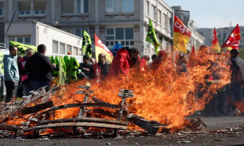 French SNCF railway workers on strike, holding flags of French CGT and Sud Rail labour unions, gather near burning wooden pallets at Gare de Lyon train station in Paris, France. – Reuters French SNCF railway workers on strike, holding flags of French CGT and Sud Rail labour unions, gather near burning wooden pallets at Gare de Lyon train station in Paris, France. – Reuters