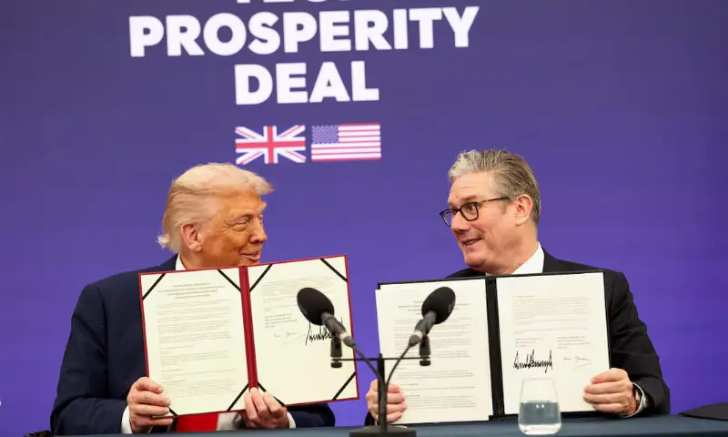 U.S. President Donald Trump and British Prime Minister Keir Starmer present signed documents, as they participate in a business leaders reception on Tech Prosperity Deal, at Chequers, near Aylesbury, Britain, September 18, 2025. REUTERS U.S. President Donald Trump and British Prime Minister Keir Starmer present signed documents, as they participate in a business leaders reception on Tech Prosperity Deal, at Chequers, near Aylesbury, Britain, September 18, 2025. REUTERS