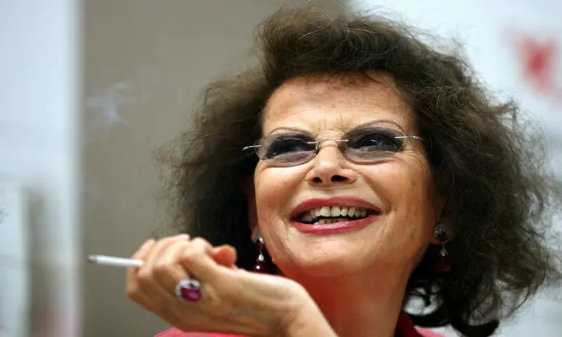 [1/4]
Italian actress Claudia Cardinale smiles during a news conference in Cluj Napoca, Romania. – Reuters file