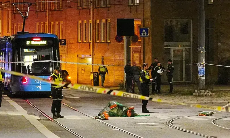 Emergency services work at the scene after Norwegian police said they were investigating a blast on a street in central Oslo and later conducted a controlled detonation of a second explosive device found on the site, in Norway, September 23, 2025. Terje Pedersen/NTB/via REUTERS Emergency services work at the scene after Norwegian police said they were investigating a blast on a street in central Oslo and later conducted a controlled detonation of a second explosive device found on the site, in Norway, September 23, 2025. Terje Pedersen/NTB/via REUTERS