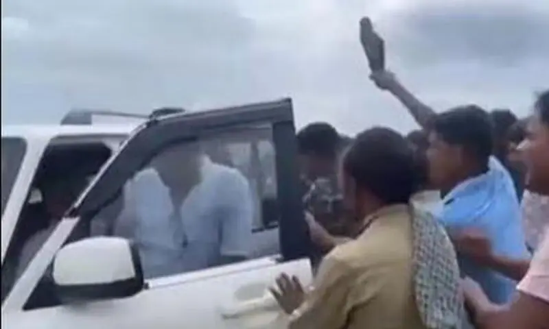 مودی کے ساتھی مغربی بنگال میں عوام کے ہتھے چڑھ گئے، خوب درگت بنائی