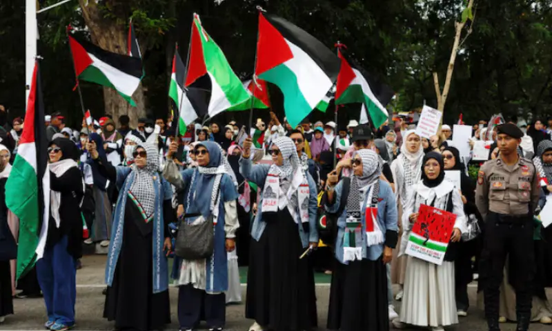 People take part in a protest in solidarity with Palestinians in Gaza on the second anniversary of the war that began after Hamas’ attack on Israel on October 7, 2023, outside the U.S. Embassy in Jakarta, Indonesia, October 7, 2025. REUTERS People take part in a protest in solidarity with Palestinians in Gaza on the second anniversary of the war that began after Hamas’ attack on Israel on October 7, 2023, outside the U.S. Embassy in Jakarta, Indonesia, October 7, 2025. REUTERS