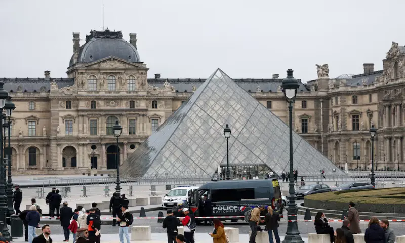 Police stand near the pyramid of the Louvre museum after reports of a robbery in Paris, France, on Sunday. – Reuters Police stand near the pyramid of the Louvre museum after reports of a robbery in Paris, France, on Sunday. – Reuters