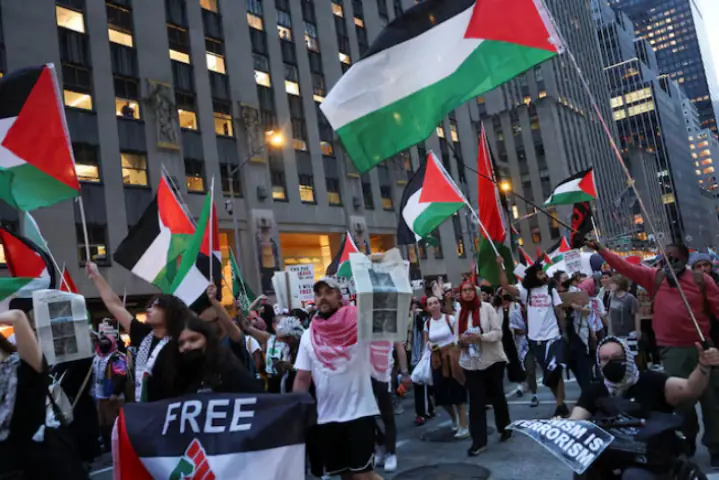 Demonstrators attend a pro-Palestinian protest on the day of the second anniversary of the attack on Israel by Hamas, in New York City, U.S., October 7, 2025//REUTERS Demonstrators attend a pro-Palestinian protest on the day of the second anniversary of the attack on Israel by Hamas, in New York City, U.S., October 7, 2025//REUTERS