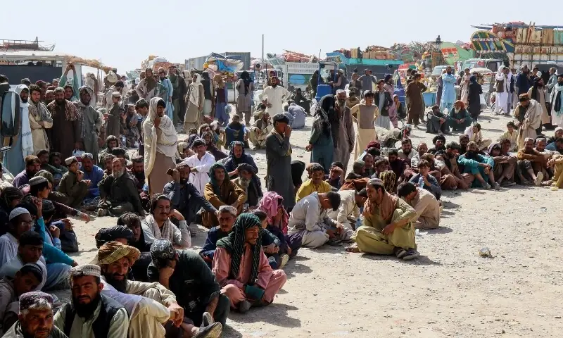 طورخم سرحد کھل گئی، تجارت بدستور بند، افغان مہاجرین کو صرف واپسی کی اجازت