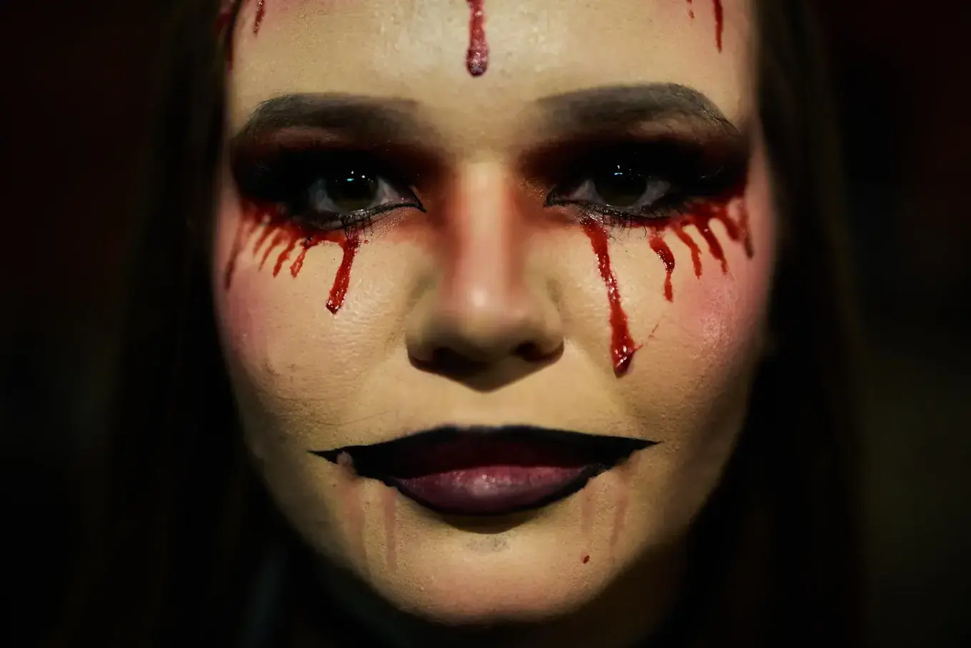 ایک لڑکی برلن میں خوفناک لباس پہن کر 31 اکتوبر 2025 کو ہونے والی ہیلووین پارٹی میں شریک ہوئی ایک لڑکی برلن میں خوفناک لباس پہن کر 31 اکتوبر 2025 کو ہونے والی ہیلووین پارٹی میں شریک ہوئی