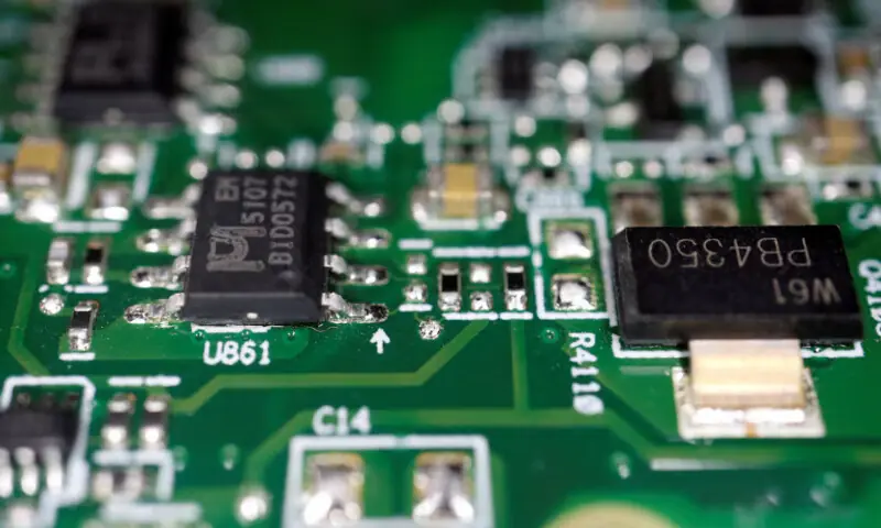 Semiconductor chips are seen on a printed circuit board in this illustration picture taken February 17, 2023//REUTERS Semiconductor chips are seen on a printed circuit board in this illustration picture taken February 17, 2023//REUTERS