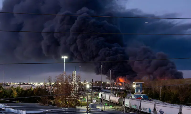 Smoke rises from the wreckage of a UPS MD-11 cargo jet after it crashed on departure from Louisville Muhammad Ali International Airport in Louisville, Kentucky. Jeff Faughender/USA Today Network//Reuters Smoke rises from the wreckage of a UPS MD-11 cargo jet after it crashed on departure from Louisville Muhammad Ali International Airport in Louisville, Kentucky. Jeff Faughender/USA Today Network//Reuters
