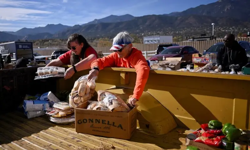 امریکی سپریم کورٹ نے ٹرمپ حکومت کو امدادی فنڈز روکنے کی اجازت دے دی