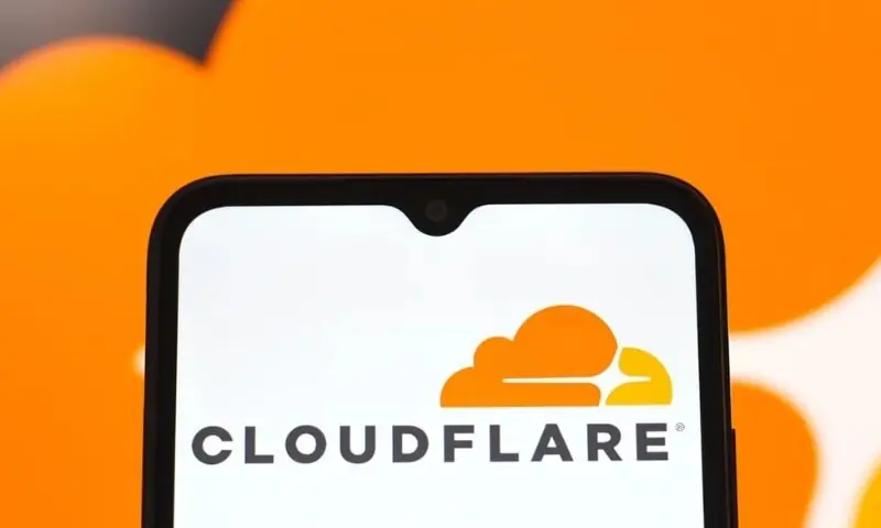 دنیا بھر کے 20 فیصد انٹرنیٹ کو متاثر کرنے والی ’کلاؤڈ فلیئر‘ کیا ہے؟