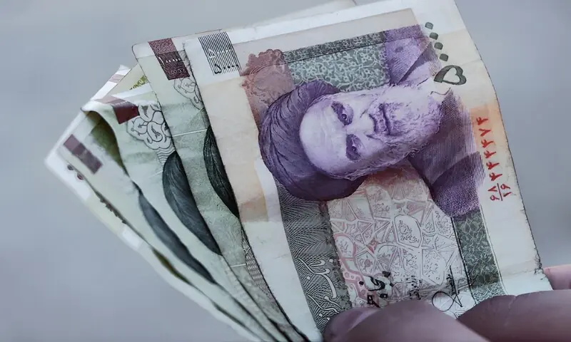 12 لاکھ ریال کا ایک ڈالر: پابندیوں نے ایرانی کرنسی کو ختم کردیا